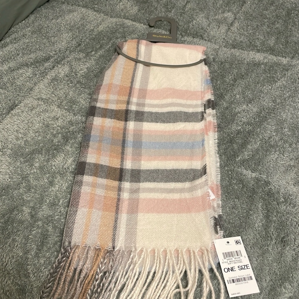 Brand new scarf